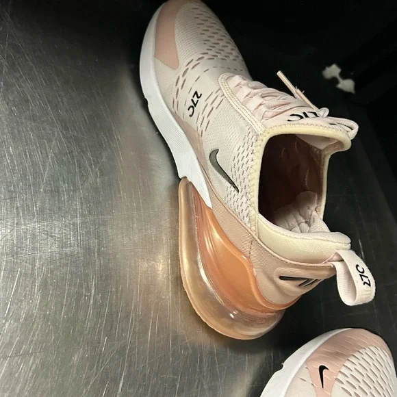Nike Air Max 270 Size 9 Women’s - Picture 10 of 11